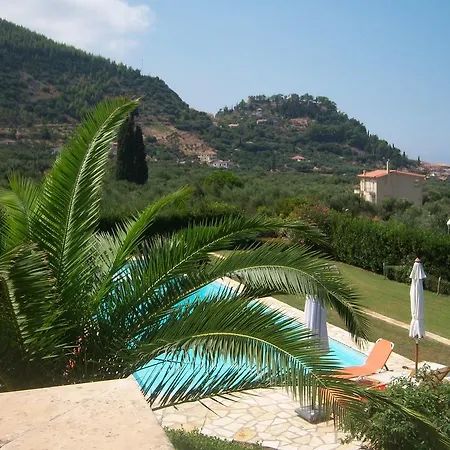 Luxury Flora Kiparissia 别墅 *