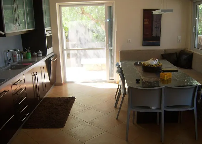 Luxury Flora Kiparissia Villa