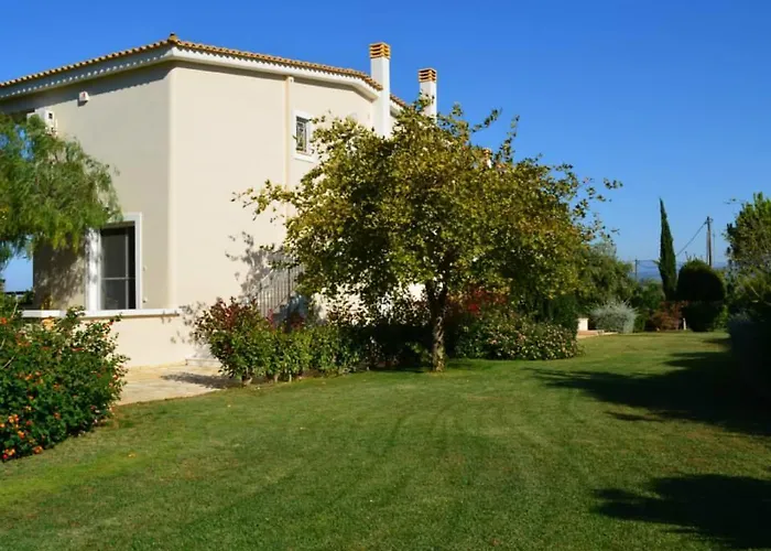 Luxury Flora Kiparissia *