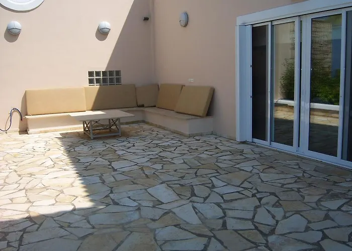 Luxury Flora Kiparissia Villa