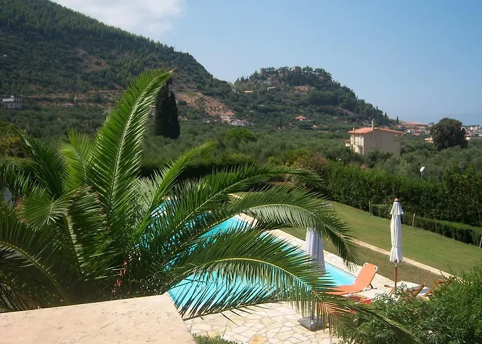 Luxury Flora Kiparissia Villa *