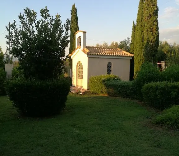 Luxury Flora Kiparissia Villa *