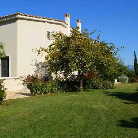 Luxury Flora Kiparissia *