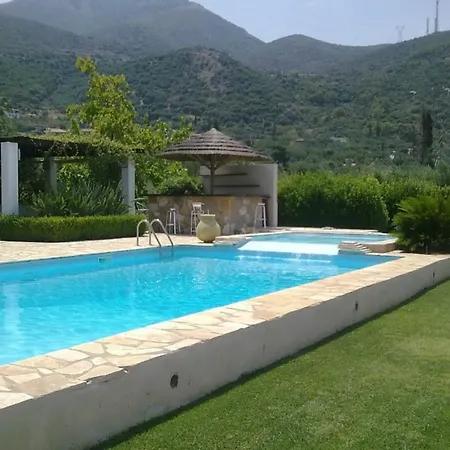 Luxury Flora Kiparissia וילה קיפריסיה