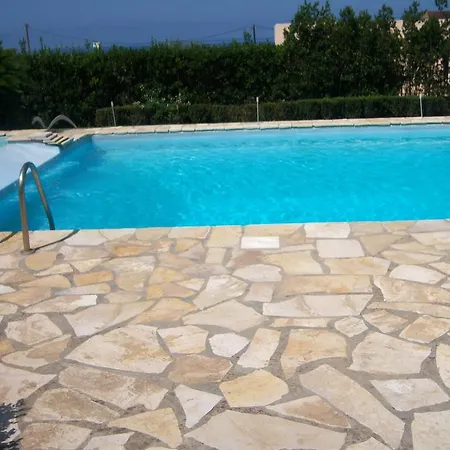 וילה Luxury Flora Kiparissia קיפריסיה