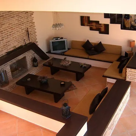 Luxury Flora Kiparissia וילה קיפריסיה