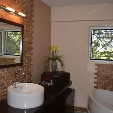 Luxury Flora Kiparissia