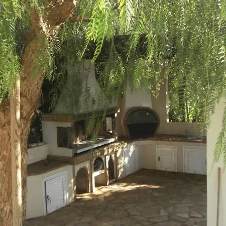 Luxury Flora Kiparissia וילה קיפריסיה