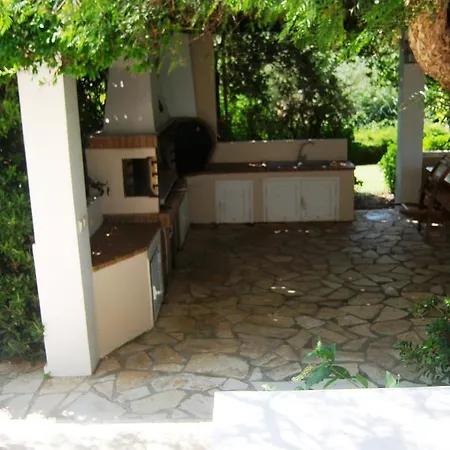 Luxury Flora Kiparissia *