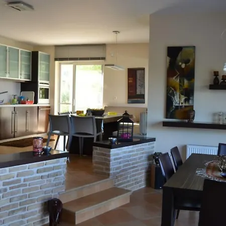 וילה Luxury Flora Kiparissia קיפריסיה