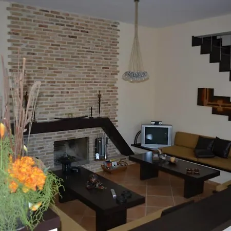 Luxury Flora Kiparissia וילה קיפריסיה