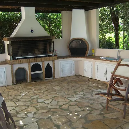 Luxury Flora Kiparissia *