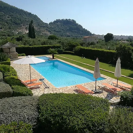 Luxury Flora Kiparissia וילה קיפריסיה