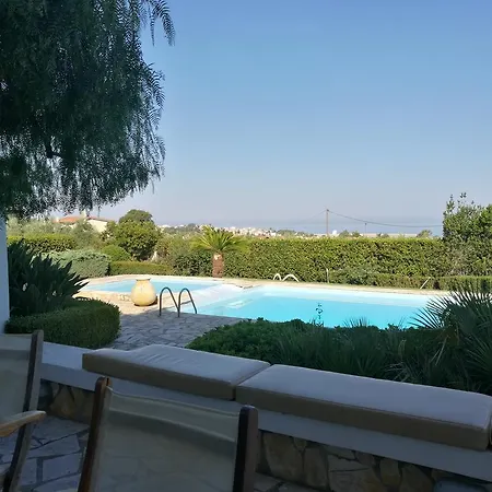 Luxury Flora Kiparissia * קיפריסיה