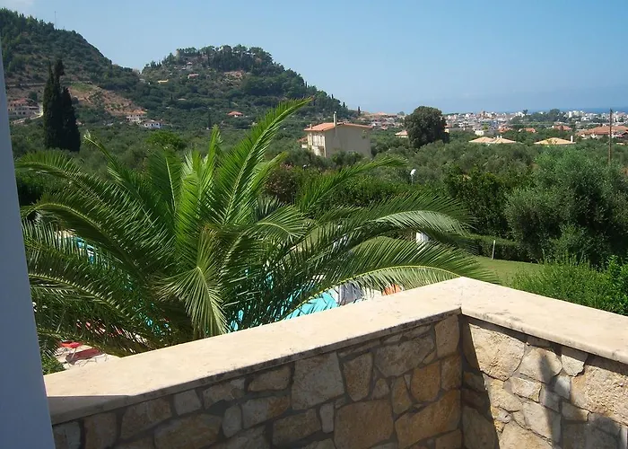 Luxury Flora Kiparissia *