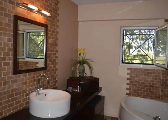 Luxury Flora Kiparissia