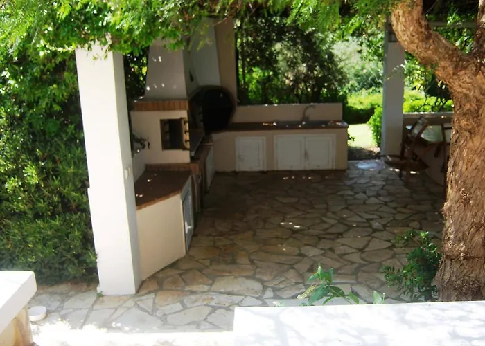 Luxury Flora Kiparissia *