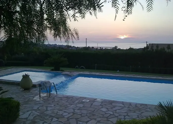 Luxury Flora Kiparissia