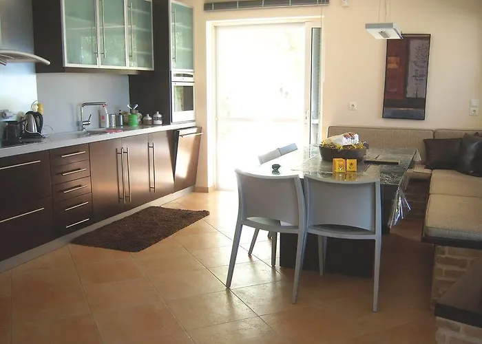 Luxury Flora Kiparissia Villa