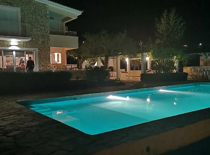 Luxury Flora Kiparissia *